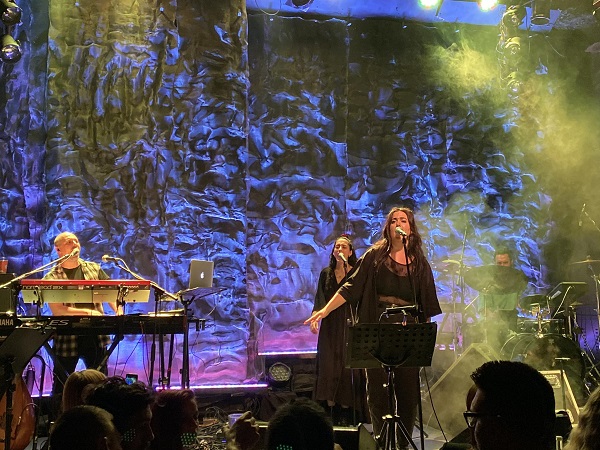 "Το υφαντό έπλεξε πολύχρωμες μουσικές" παρουσίαση του νέου album της Ιωάννας Καβρουλάκη