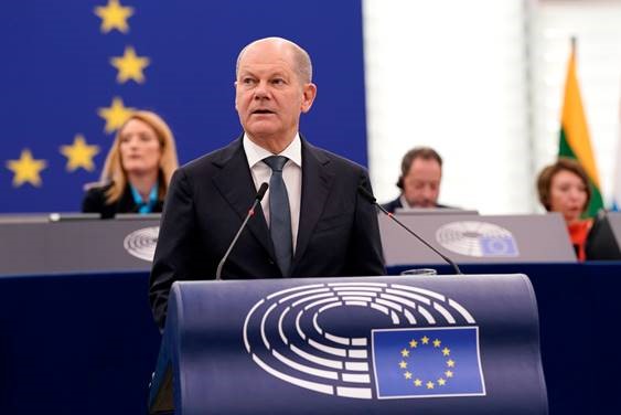 Scholz: «Μια ΕΕ γεωπολιτική, μεγαλύτερη, μεταρρυθμισμένη, ανοιχτή στο μέλλον»